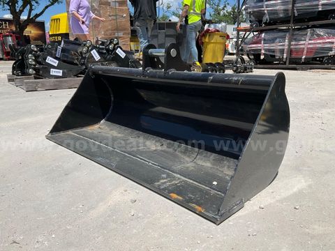 UNUSED MINI BUCKET ATTACHMENT FOR MINI EXCAVATOR, APPROX 32in