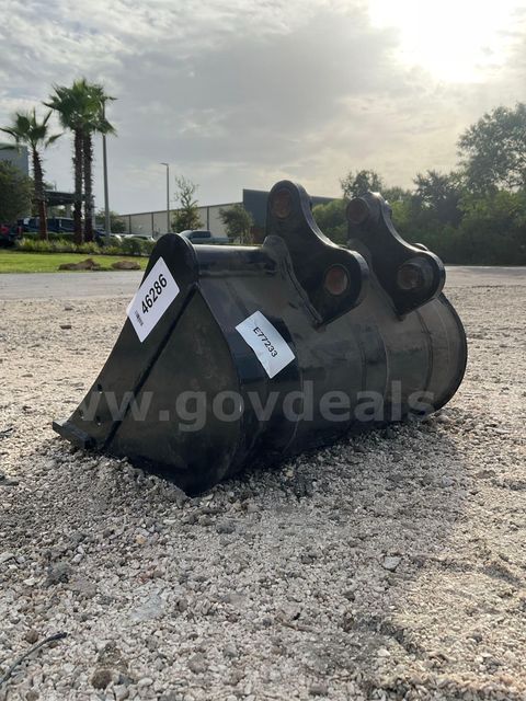 NEW MINI BUCKET ATTACHMENT FOR MINI EXCAVATOR, APPROX 20in