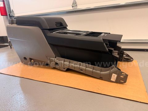 (1) 2018 Ford F150 XLT OEM Center Console - Ebony