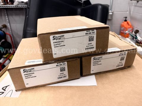 Lot of SoundOff Signal Central Controllers, Harness Kits & bluePRINT Control Head