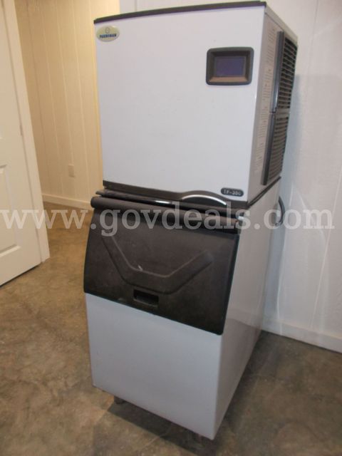 Pakroman TF350 Ice Machine. Used. Working.