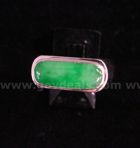 18K White Gold Ring with Green Jade, 5.4 Grams