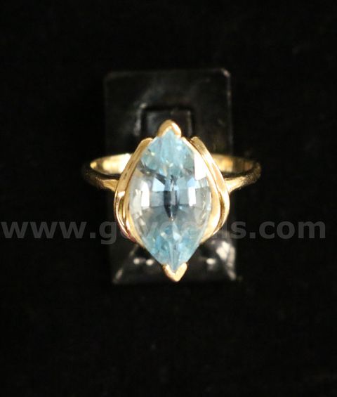 14K Yellow Gold Ring With Blue Topaz, 3.5 Grams