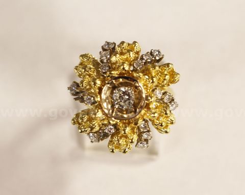 18K Yellow Gold Nugget/Flower Design Ring With Diamonds, 13.2 Grams