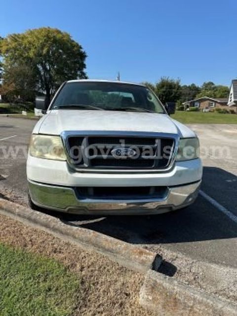 2004 Ford F-150 XL Long Bed 2WD