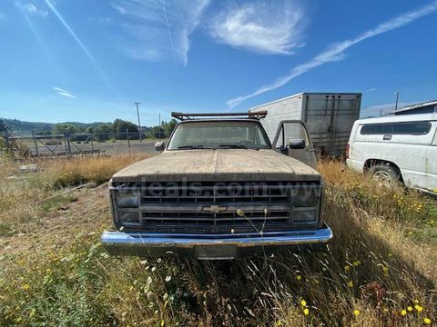 1987 Chevrolet R20 Regular Cab 2WD