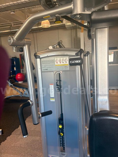 Cybex VR3 Commercial Pec Fly / Rear Delt Combo Machine