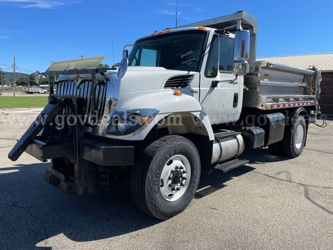 2010 International 7400 Dump Truck, 9.3L L6 DIESEL
