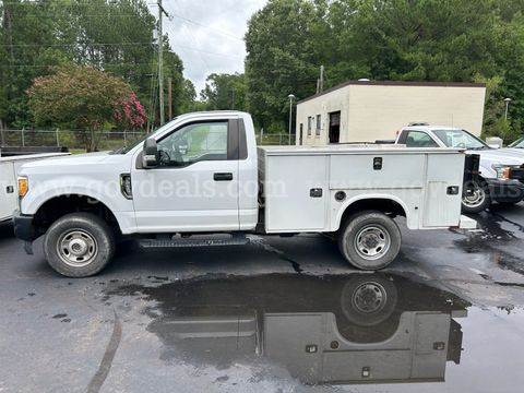 2017 Ford F-250 4x4 w/ Tommy Gate Hydraulic Lift Gate