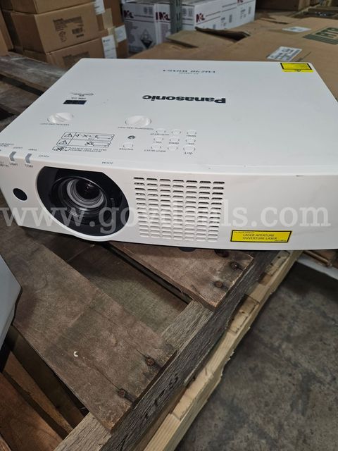 Lot of 3 Panasonic and Optoma Projector