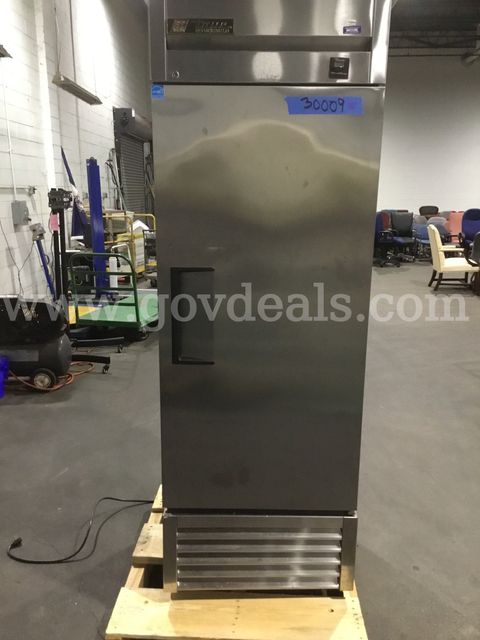 29 (LENGTH) x 27 (WIDTH) x 77 (HEIGHT) silver slim refrigerator (DOESN'T TURN ON) "DH"