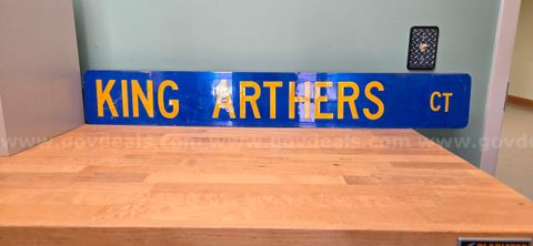 Street Sign ** KING ARTHERS CT **