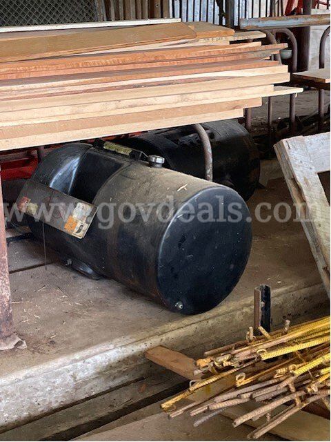 2 Fuel Tanks