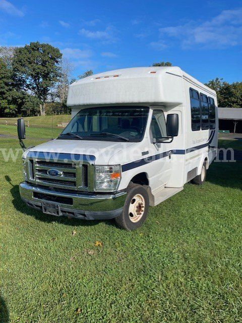 2013 E-350 Ford Bus