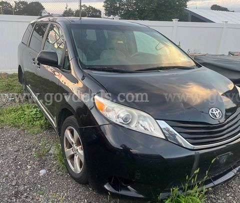 2013 Toyota Sienna LE FWD 8-Passenger V6