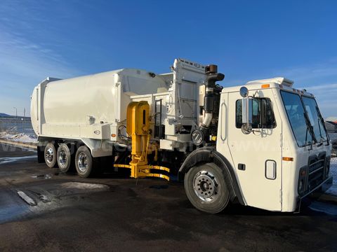 2015 Mack LEU613 37 Cu Yd Rear Loading Garbage Truck