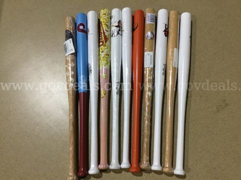 1 Lot of Mini Bats