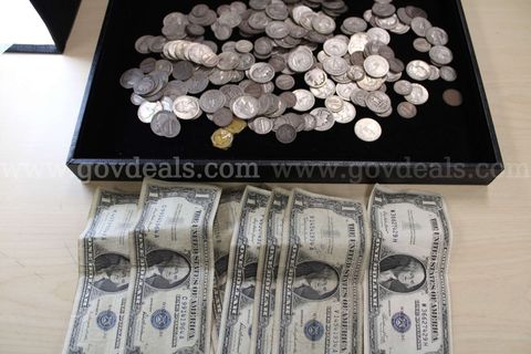 Nickels (5); Pennies (5); Silver Dollar (1); Dimes (99); Quarters (97)