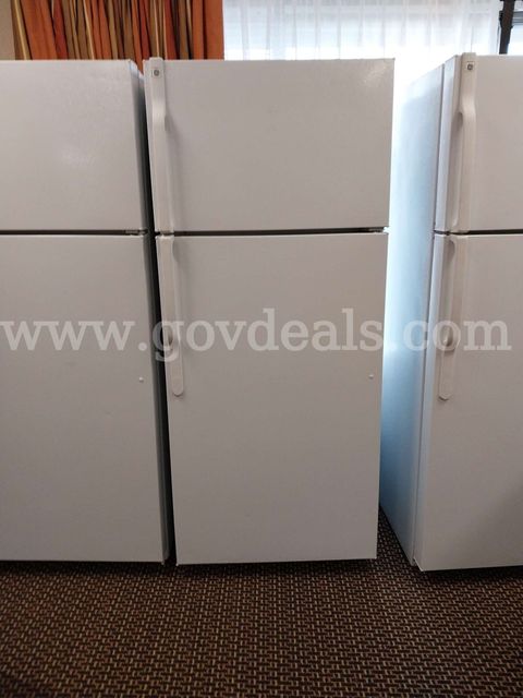(15) GE GTS18FBSARWW Refrigerators
