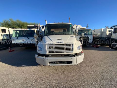 USED 2013 Freightliner M2 106