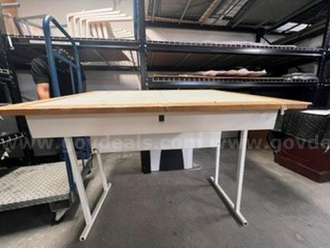Alvin TM2248 Translucent Table