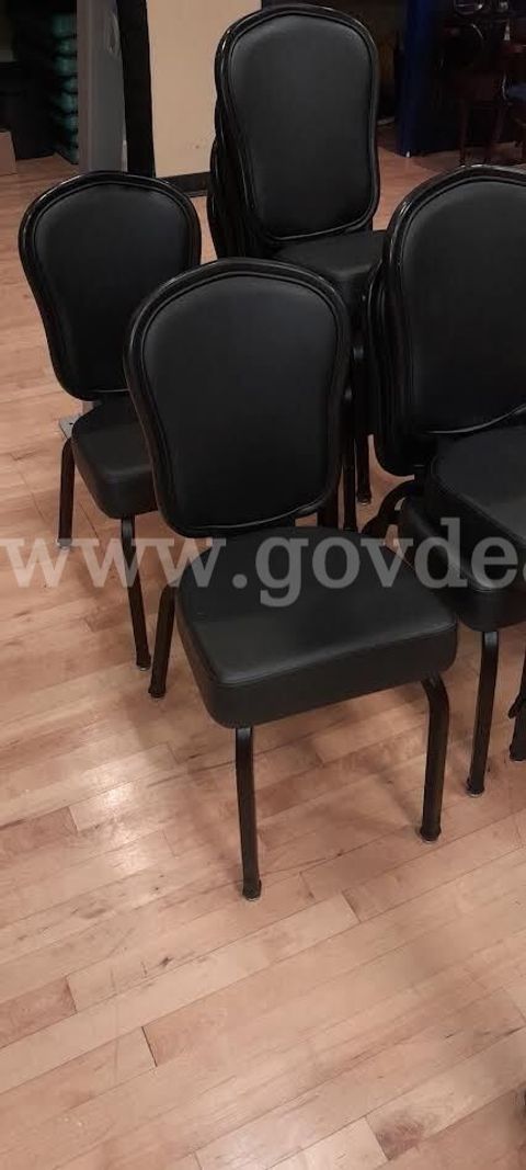 Fully Padded Conference Chairs (1 Lot of 8)