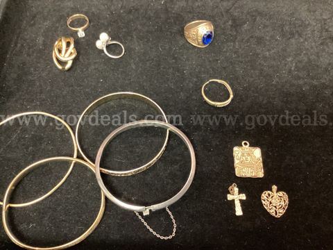 12 Miscellaneous Jewelry Items