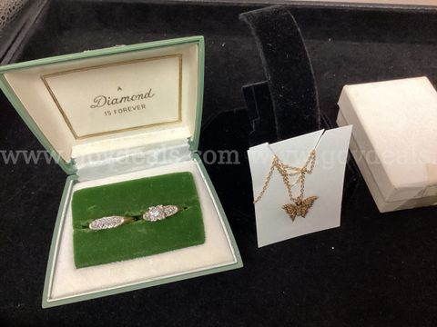 Ladies Wedding Ring Set and Necklace