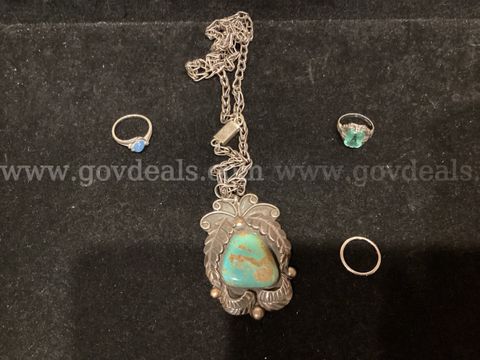 4 pieces of jewelry all Silver in Color