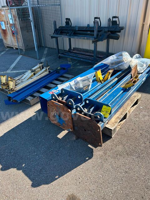 9,000 lb 2 post lift - Rotary. Needs cylinder rebuild. See long description. Lot 082.