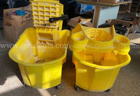 2 mop buckets