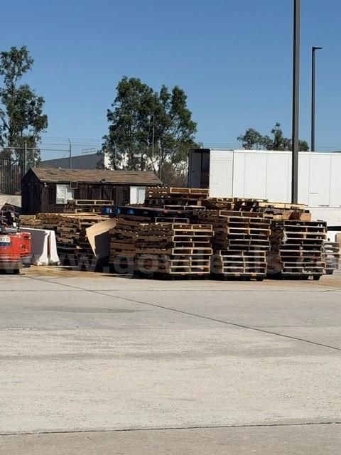 Wood Pallets, Lot of 420