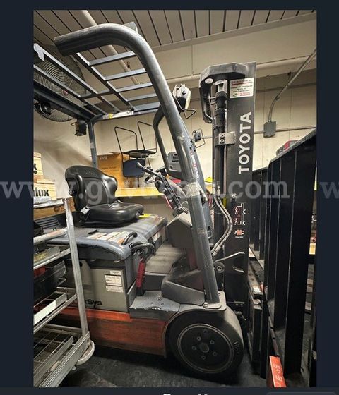 Lot of 4 Toyota Forklifts - 2 are Operational, 2 are not Operational - Batteries Included for all