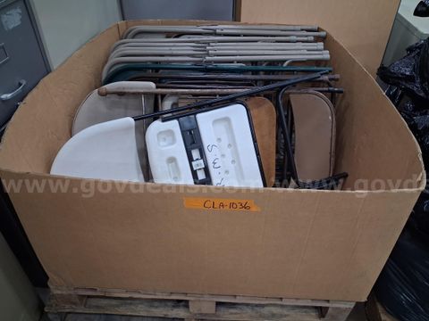 Folding Chairs Metal/Plastic (Lot)