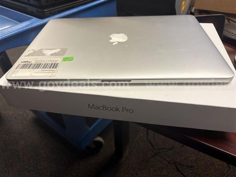 1 Apple Macbook pro 15'