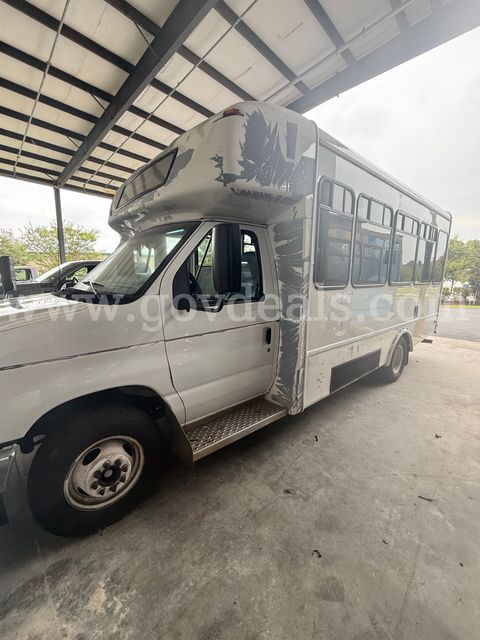 2022 Ford Econoline E450 Paratransit Bus