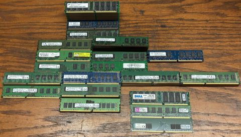 Lot of 65 used DIMM Ram DDR, DDR2, DDR3, DDR4