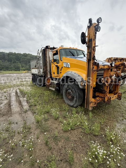 2011 Mack GU713 -