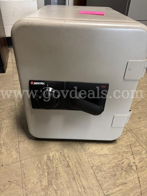 Small Safe (Item 5-S)