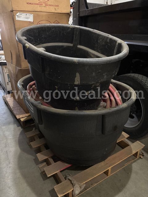 Lot of 2 Rubbermaid Stock Tanks and Hoses
