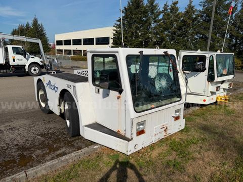 2004 FMC B400 Aircraft Tow Tractor