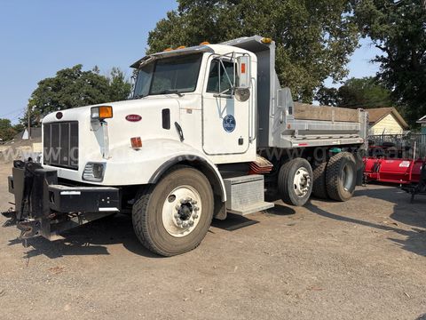 2004 Peterbilt 330 w/Plow **Low Miles**