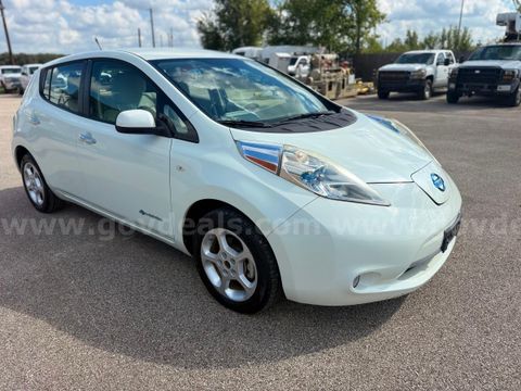 2012 Nissan LEAF SV EV – Extremely Low 12,549 Miles – Electric Hatchback
