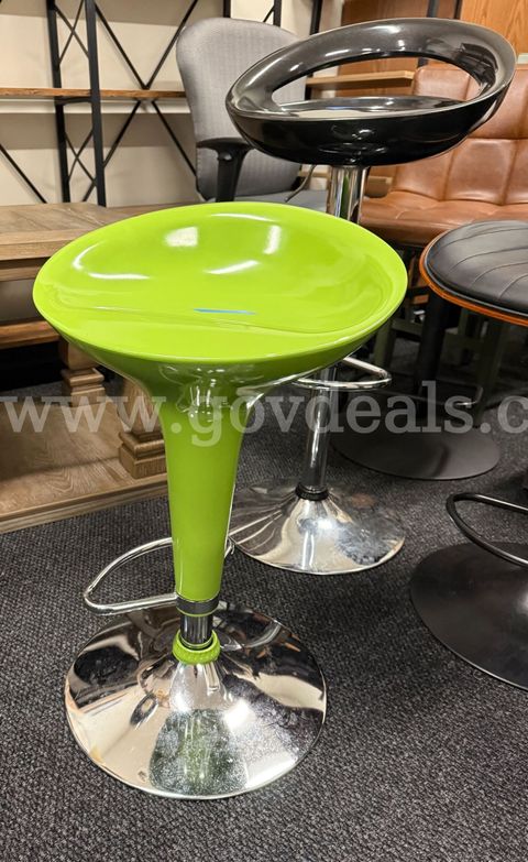3 Height adjustable stool chairs