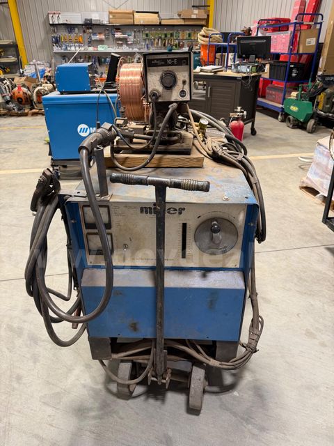 Miller MIG Welder with Millermatic 10-E Wire Feeder & Rolling Cart