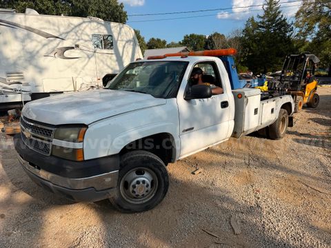 2005 Chevrolet 3500 Wrecker with wheel lift