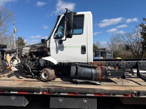 2008 international 4400 wrecked with good DT 4 66 Engine Max Force
