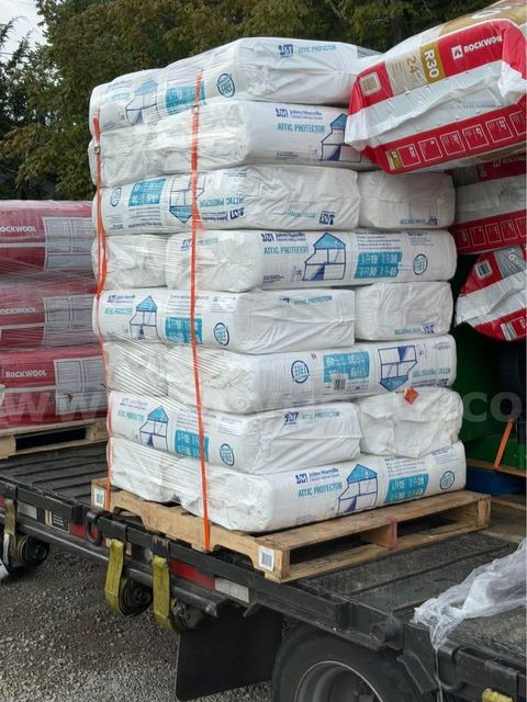 31 bags of fiberglass blown insulation