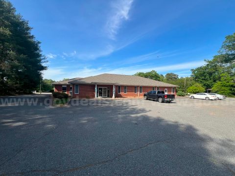 Office Building | 320 E. Lee Avenue, Yadkinville, NC 27055