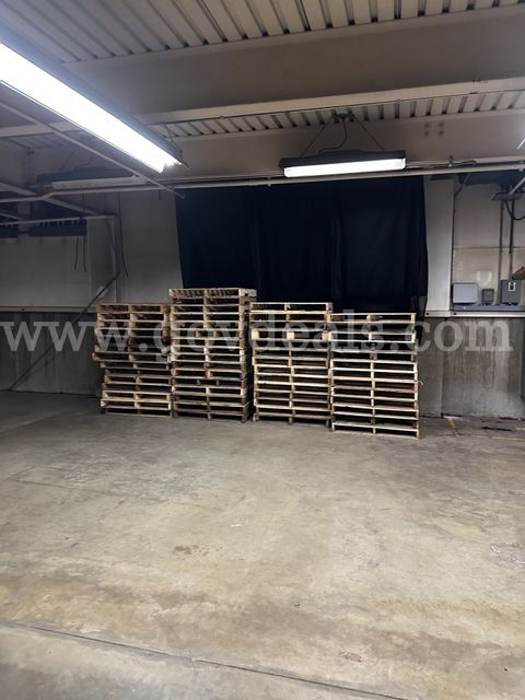 Lot Of Approximately 100 Wooden Shipping Pallets – Assorted Sizes & Conditions